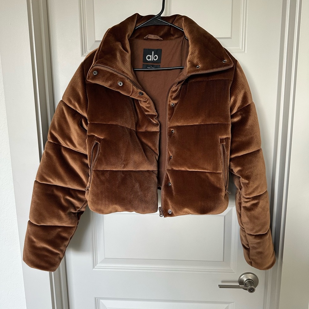Alo Ribbed Velour Gold Rush Puffer